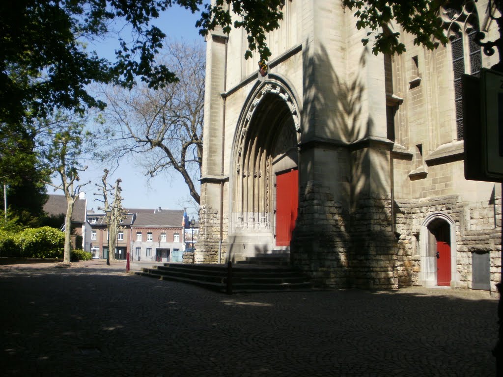 Zij ingang Basiliek.. in de Kerkstraat. 19 Mei 2010 by Gerold Vluggen