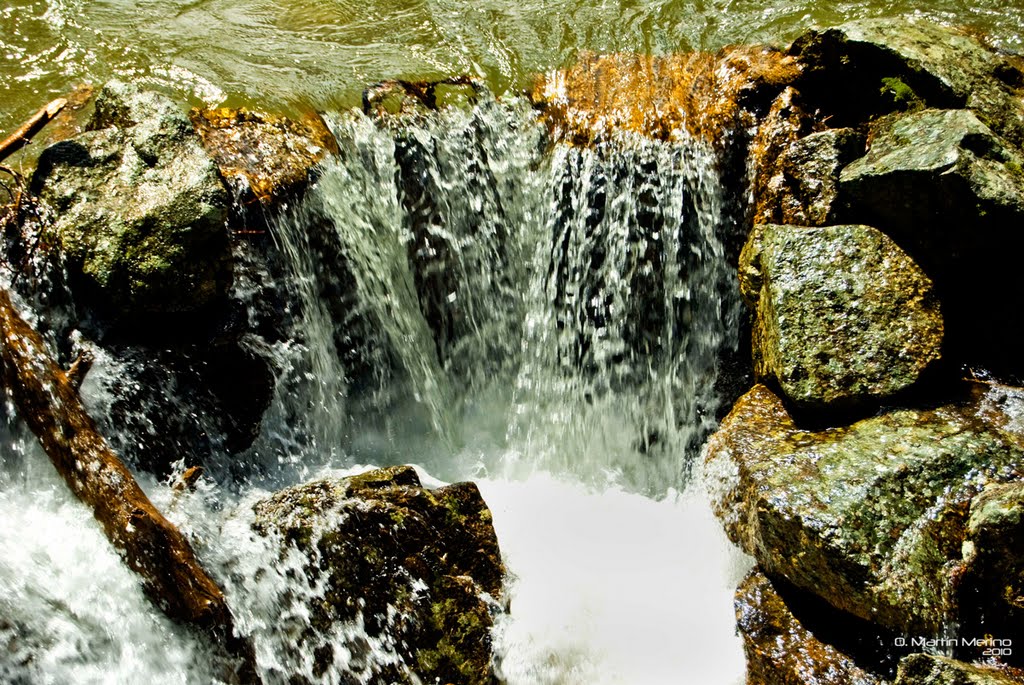 Agua El Chorro de Navafría by O. Martín Merino