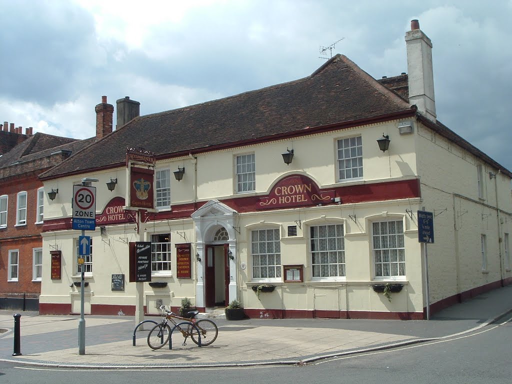 The Crown Hotel, Alton by Robert'sGoogleEarthPictures