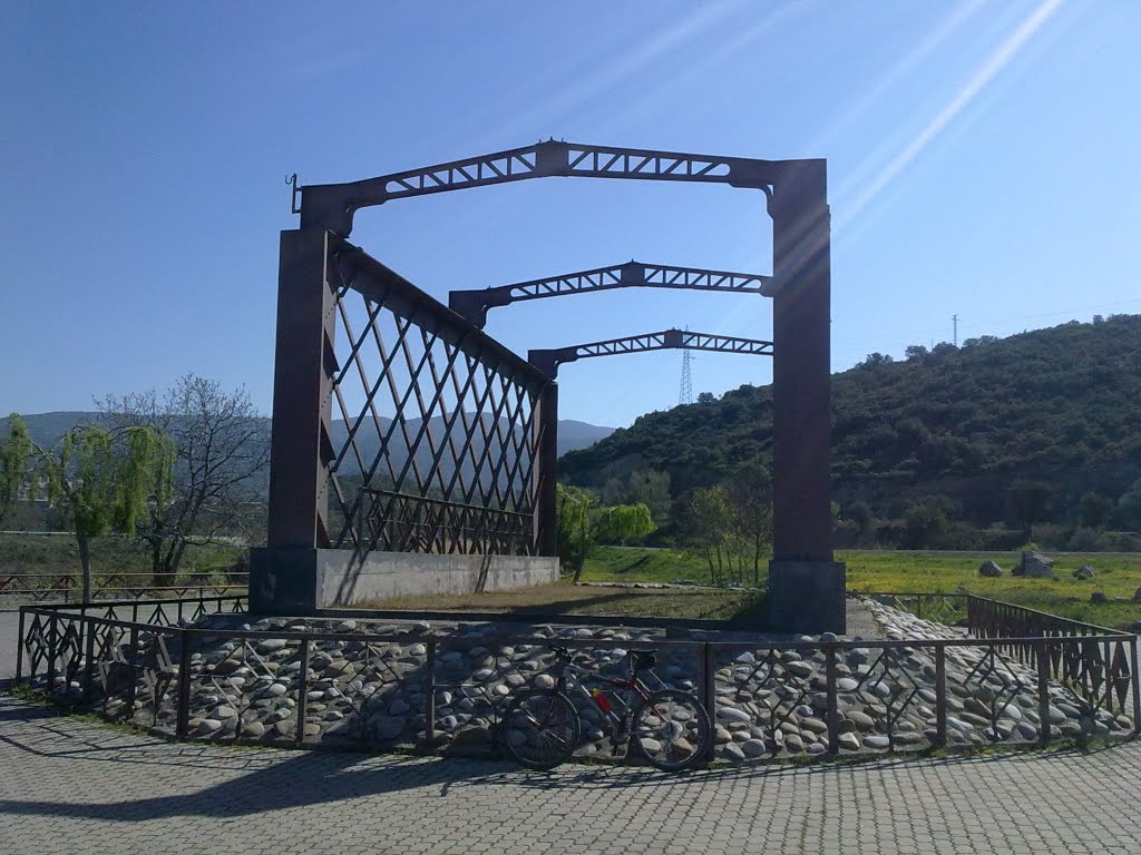 ANTIGUO PUENTE LAS PILAS by fmenez