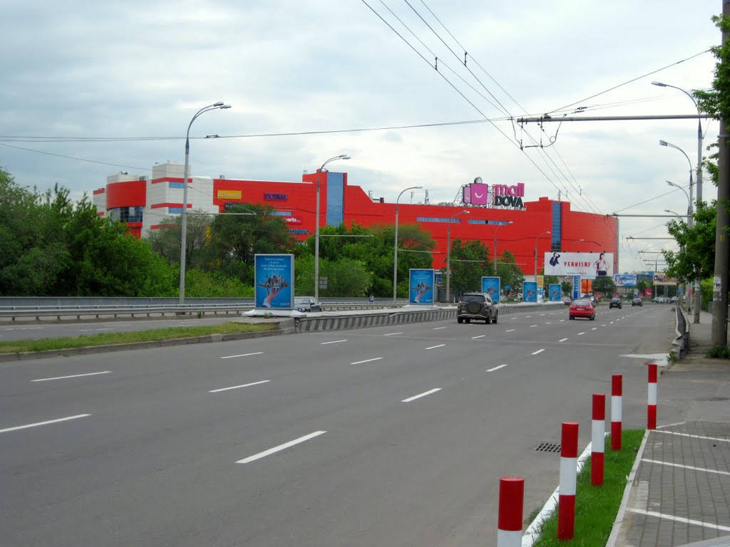 Shopping MallDova viewed from the Lukoil gas station by Alexander Murvanidze