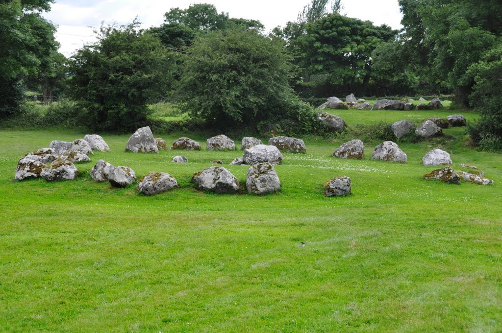 Tomb at Carrowmore Megalithic Cemetery, Ireland. by Nicola e Pina Irlanda 2009