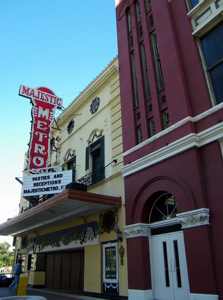 Majestic Metro (Ritz Theatre in 1926) by Lubomira Soroko