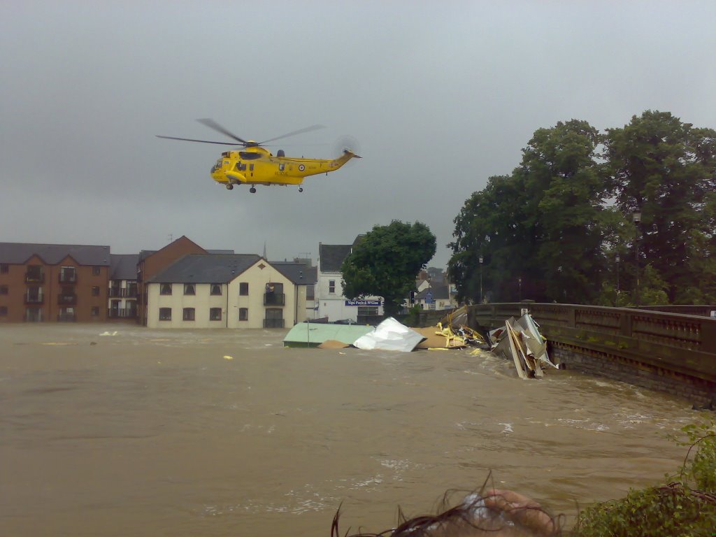 Helicopter res-q July 07 (from Methodist Church) by octoguin