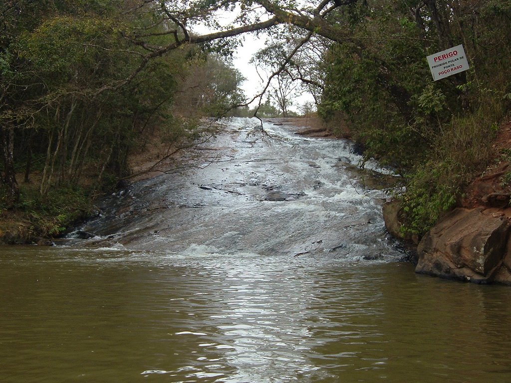 Crucilândia - MG - Cachoeira dos Machados by montanha