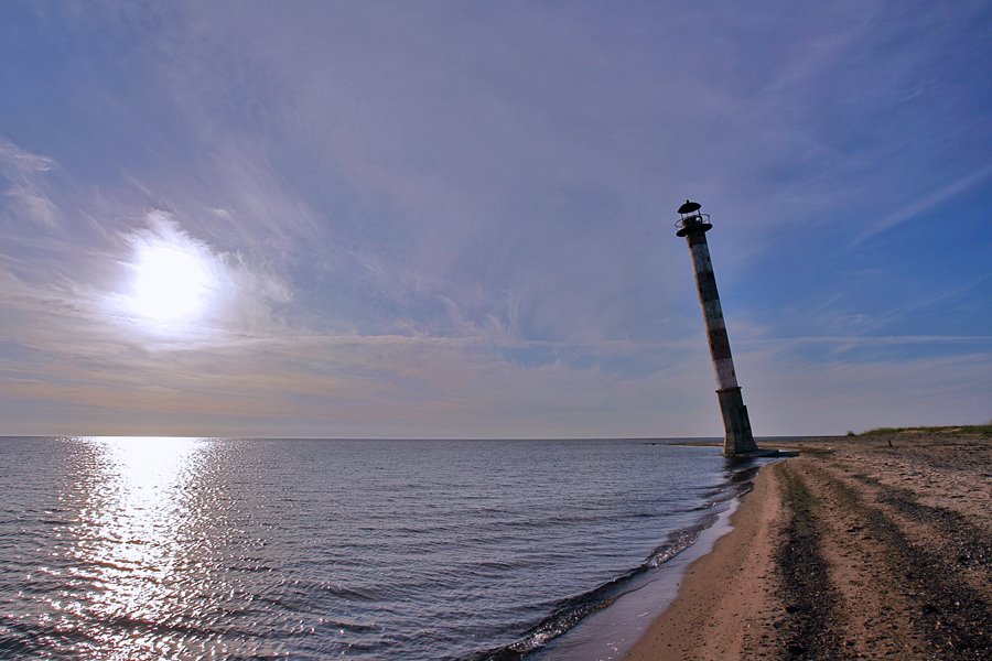 Saaremaa, Harilaid, Kiipsaare majakas by Richard Simso