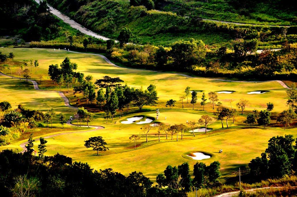 Splendido Golf Club - Tagaytay, Philippines by Rodolfo TANGAN