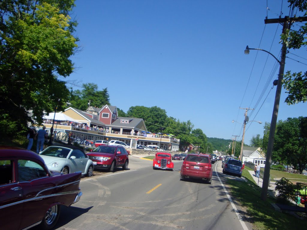 Coming into Grafton on a beautiful Saturday afternoon by Dave Rudloff