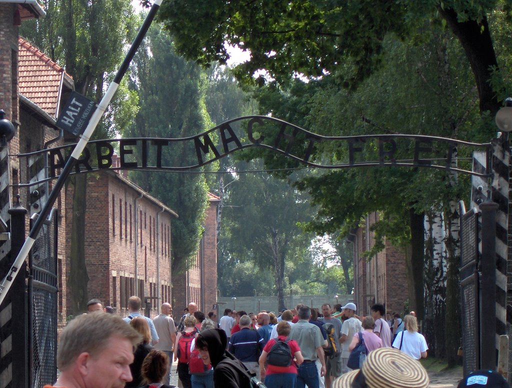 Entrance of Auschwitz, Birkenau "Arbeit Macht Frei" - "Çalışmak Sizi Özgür Kılacaktır" by framant