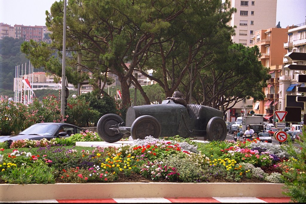 Sterling Moss statue in Monaco by GMS-Norway