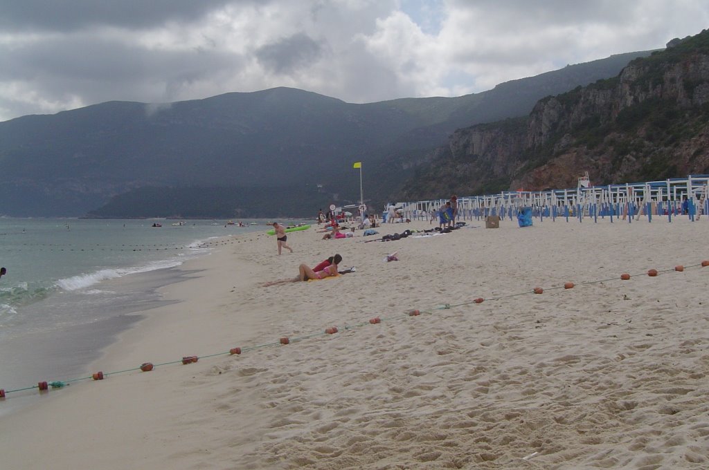 Am Strand von Setubal by N.Herzog