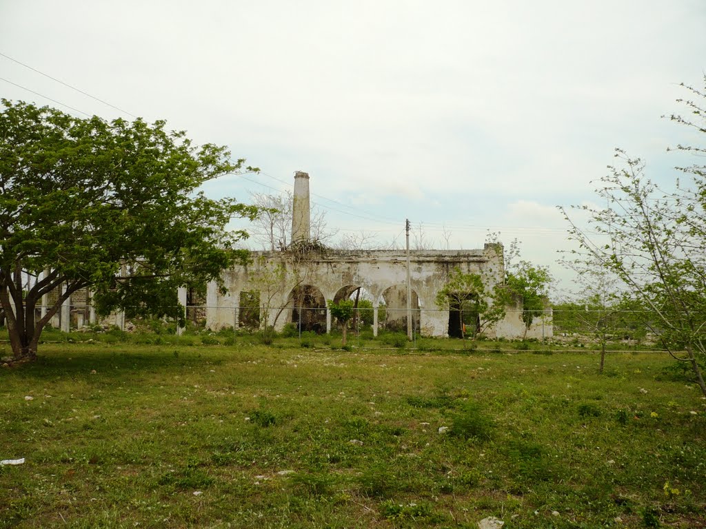 Ex Hda. Xcuyún. Casa de Máquinas. by Edwin B. G.