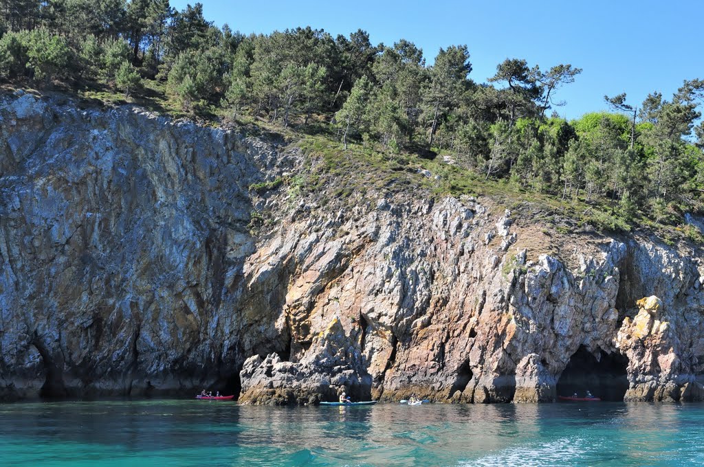 Caves near Morgat by BritPlom