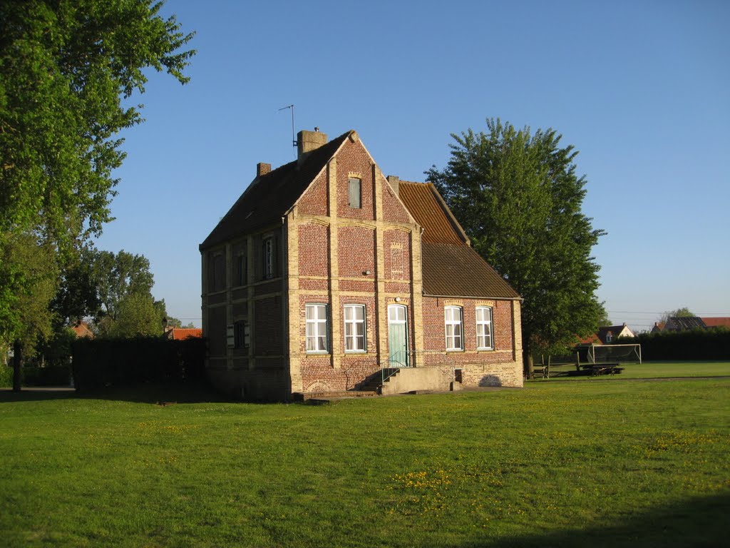 Gemeentehuis Broxeele by willy&chris