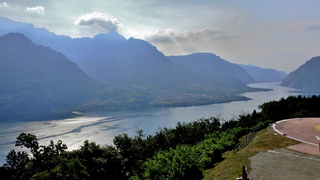 Scorcio Lago di Como by Giovanni Sottile