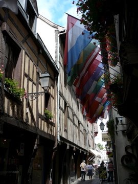 Hotels et restaurants à profusion dans les ruelles de Troyes (4) by zagreus