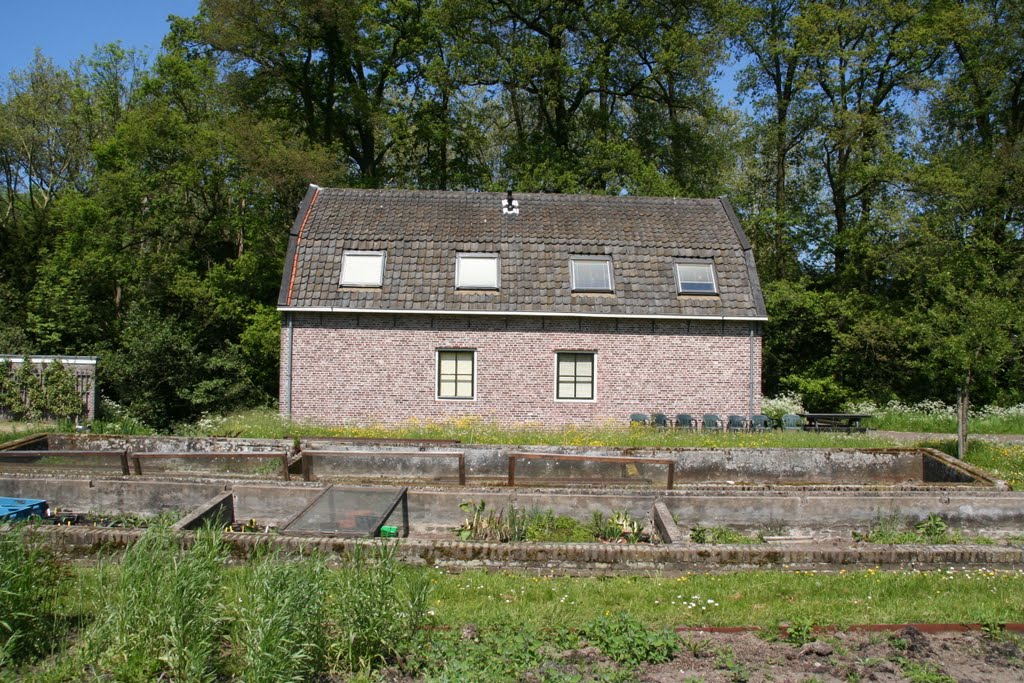 Moestuin en tuinhuis op Landgoed Oostbroek in de Bilt. by Carl030nl