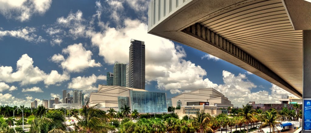 Adrienne Arsht center taken from the people mover by wallymc