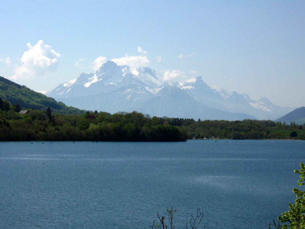 Lac de Laffrey et les montagnes du Trièves. by @ndré