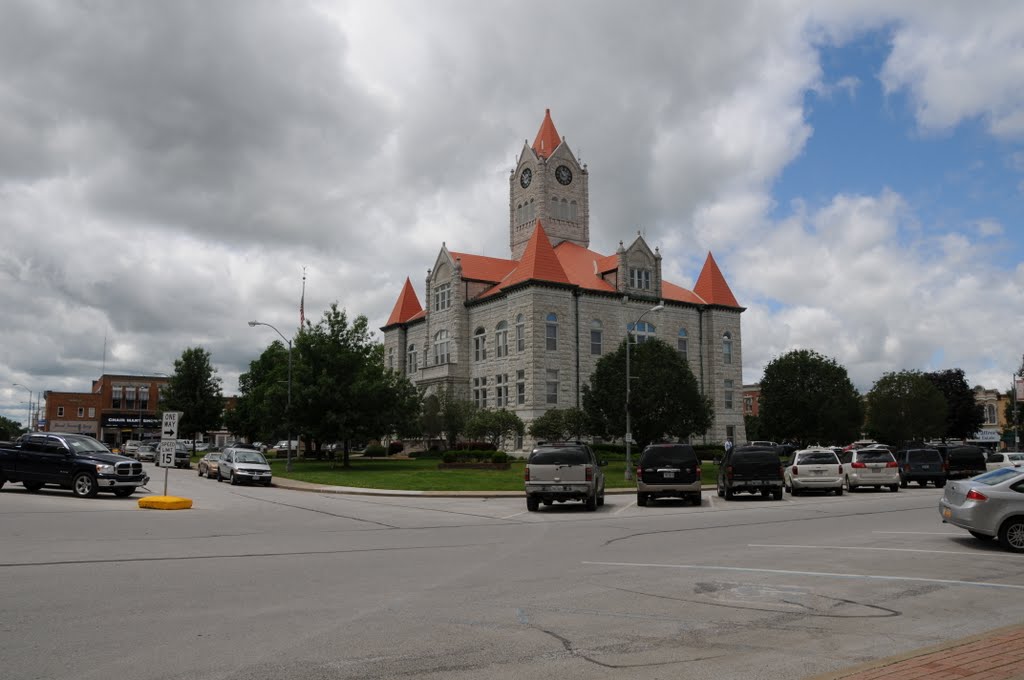 Court House in Nevada, MO by yurivict