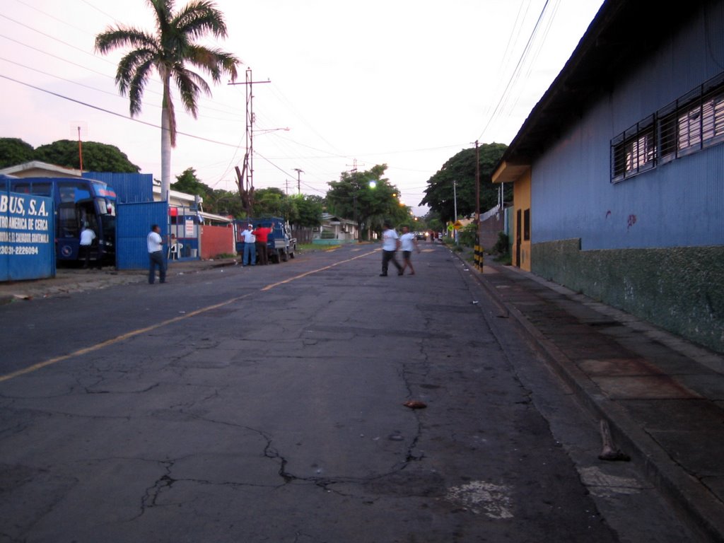 Parada de Tica bus by JB Blanchy