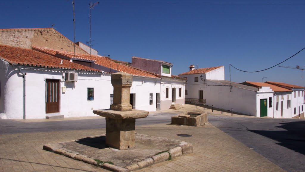 Plaza de Santiago by Jose L Filpo