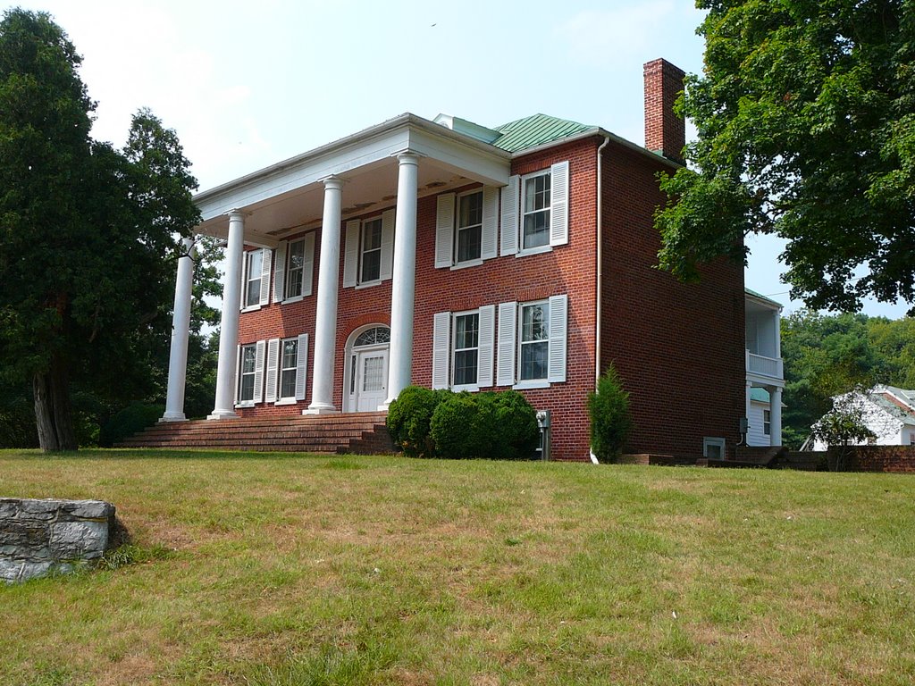 Mansion at C&O canal by Magnus Dahlgren