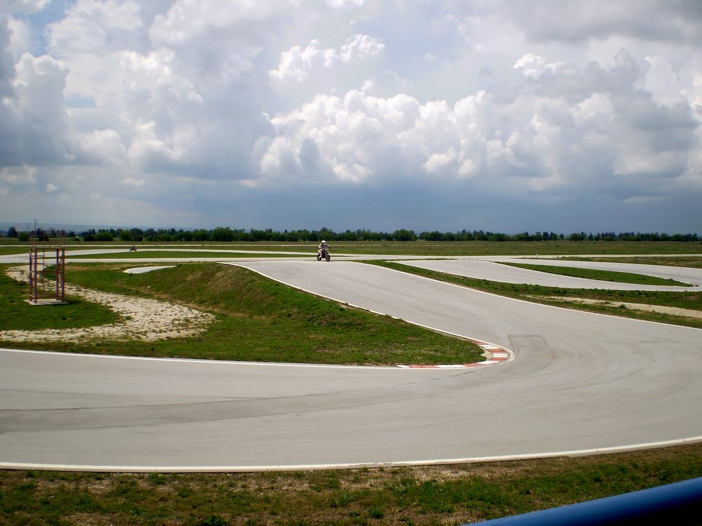 Мото писта на летище Долна Митрополия/Moto track/аirport Dolna Mitropolia by Ivan Dimitrov RAPTOR