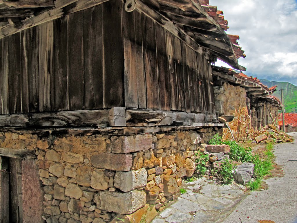 Horreos de Focella, Teverga. Principado de Asturias. by Valentín Enrique