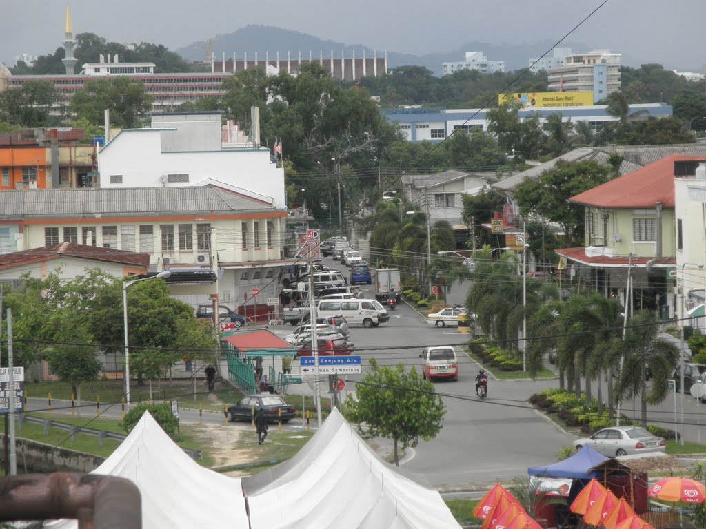 Tanjung Aru Town, Zoomed In by kkboy