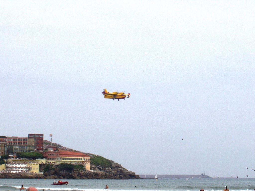 Canadair by Jose Manuel Gonzalez