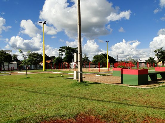 Praça no Jardim Tocantins em Toledo, PR. by Ricardo Mercadante