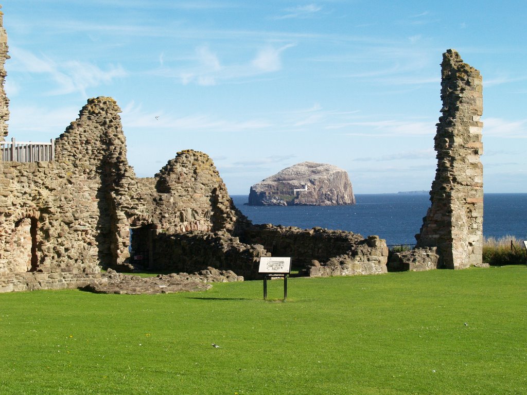 Bass Rock from Tantalon Castle by wallad