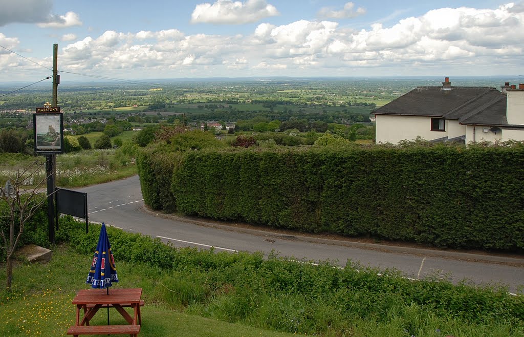 From pub towards Helsby Hill by David Humphreys