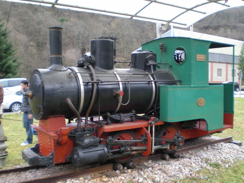 Locomotora en Pozo Montsacro. La Foz. MORCIN. by Fernando Fernandez Justiniano