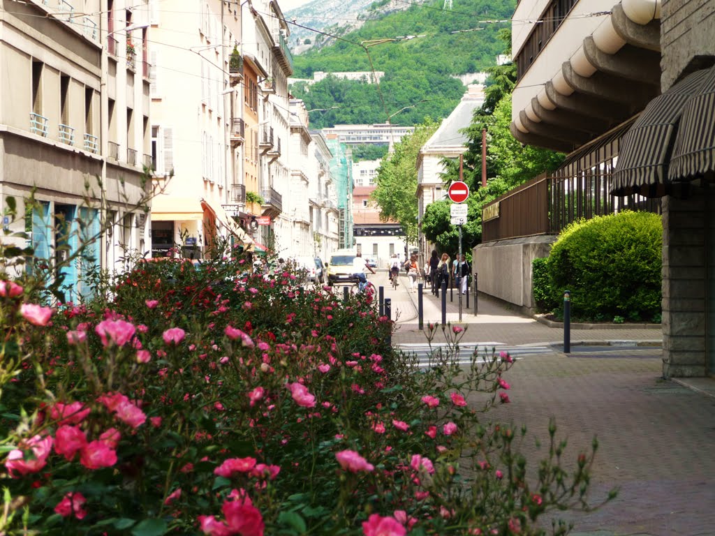 Rue Fantin-Latour by alxiskaff