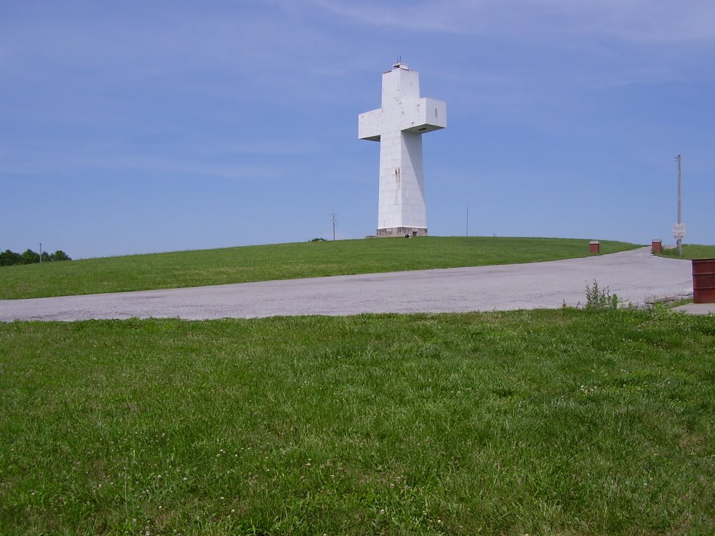 The Cross at Bald Knob (Near Alto Pass, IL) Side hike from River To River Trail by matkinso