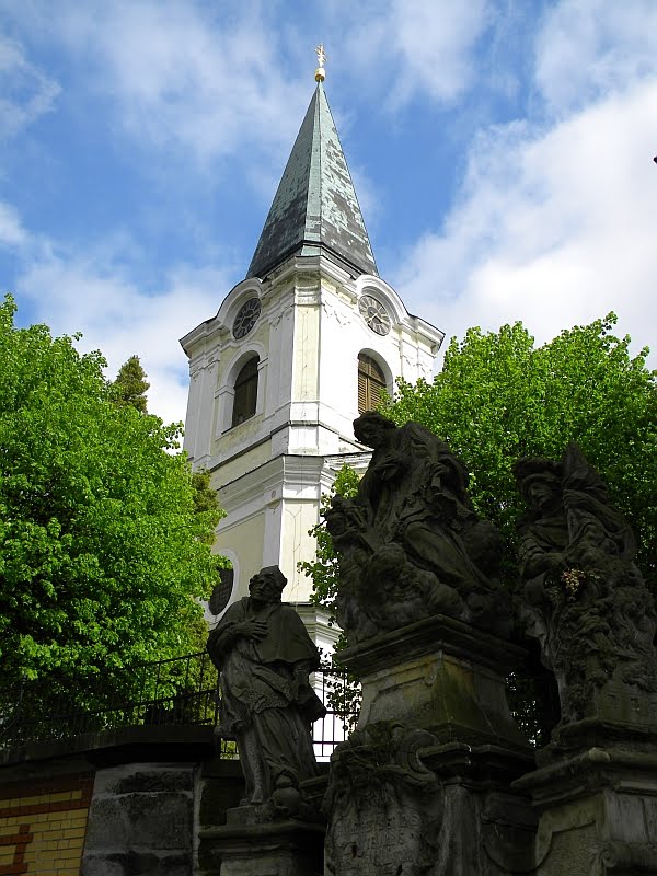 Jiříkovský kostel (v pozadí), Náměstí Jiříkov, Jiříkov (Děčín), Ústecký kraj, Česká republika by Tomas Kyjovsky