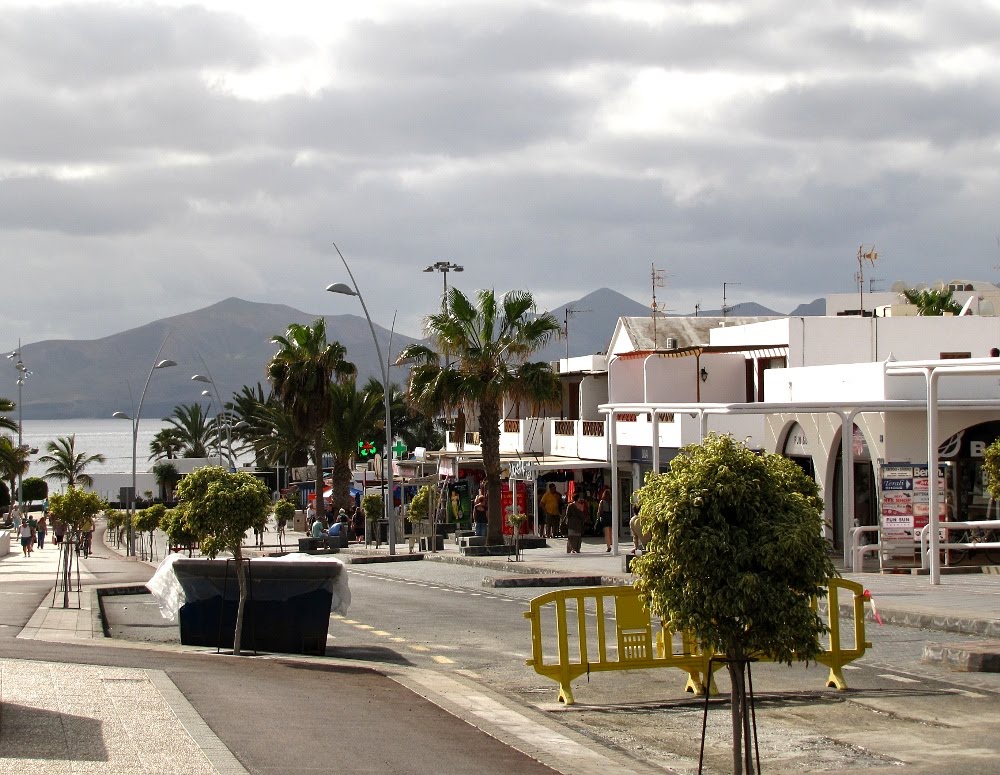 Avenida de las Playas by fajna_asia