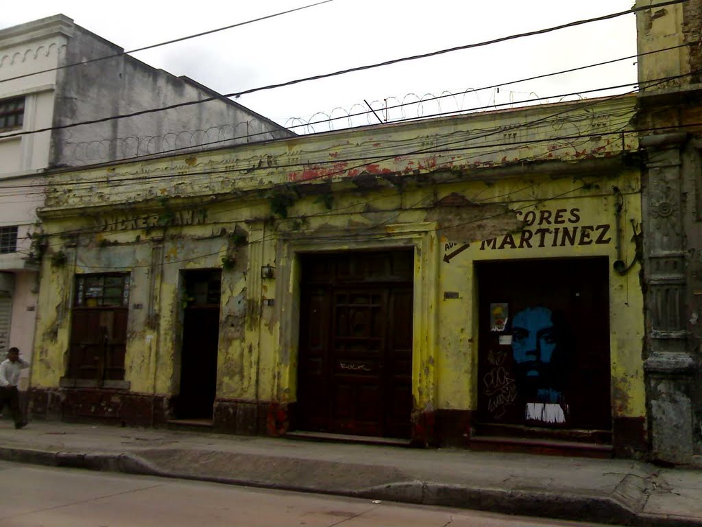 Licores Martinez en la 5ta. Av. entre 13 y 14 celle, Zona 1 by Jorge Ochoa (ZORRO)