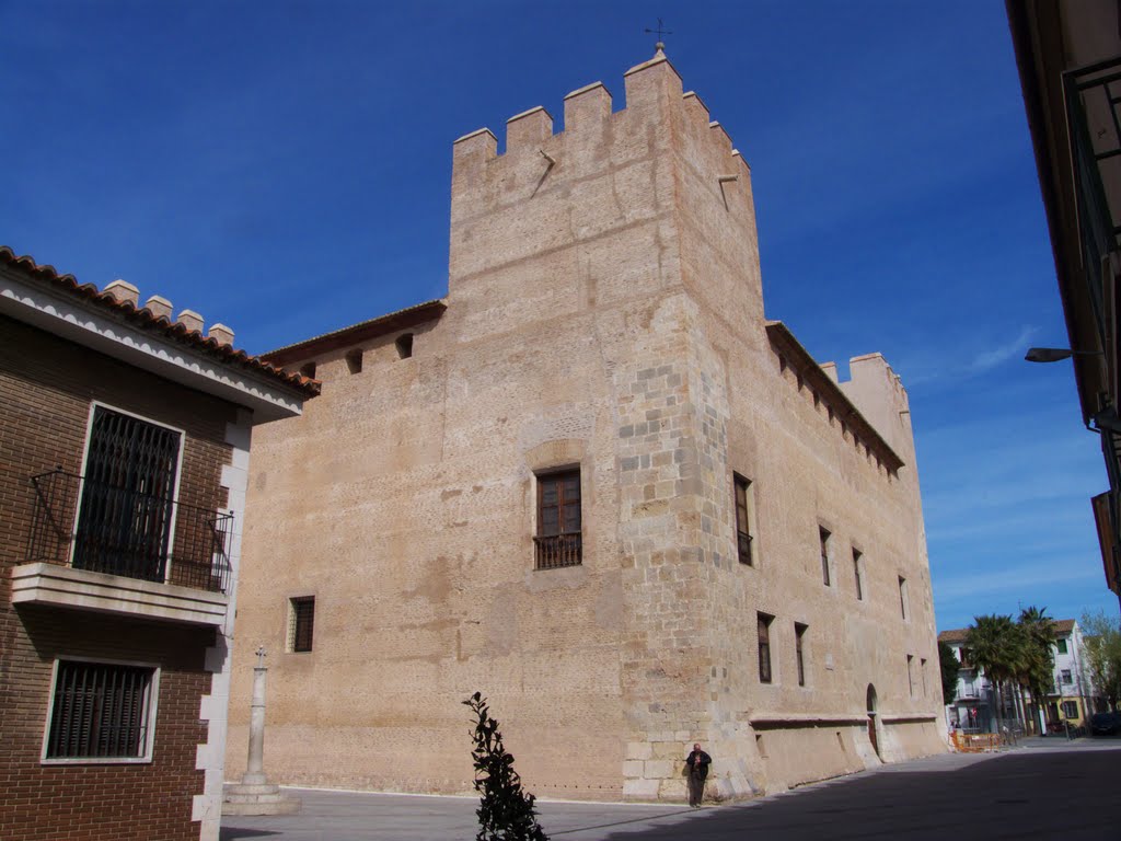 Castell d'Alaquàs by Manuel Hernández Lafuente