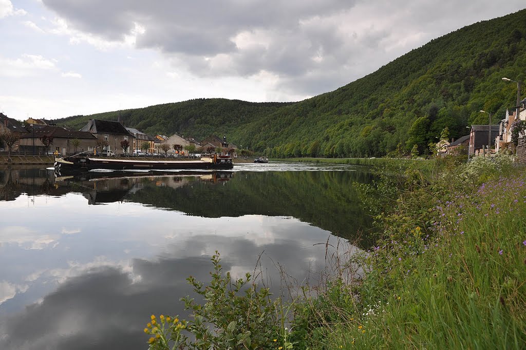 Monthermé, Meuse with the Adria from Saarbrücken by wdkg