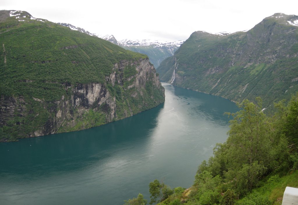 Ørnesvingen Geirangerfjord by MagnusR