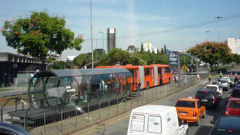 Estação tubo da Rodoferroviária, Curitiba, PR by Ubirajara Buddin Cruz