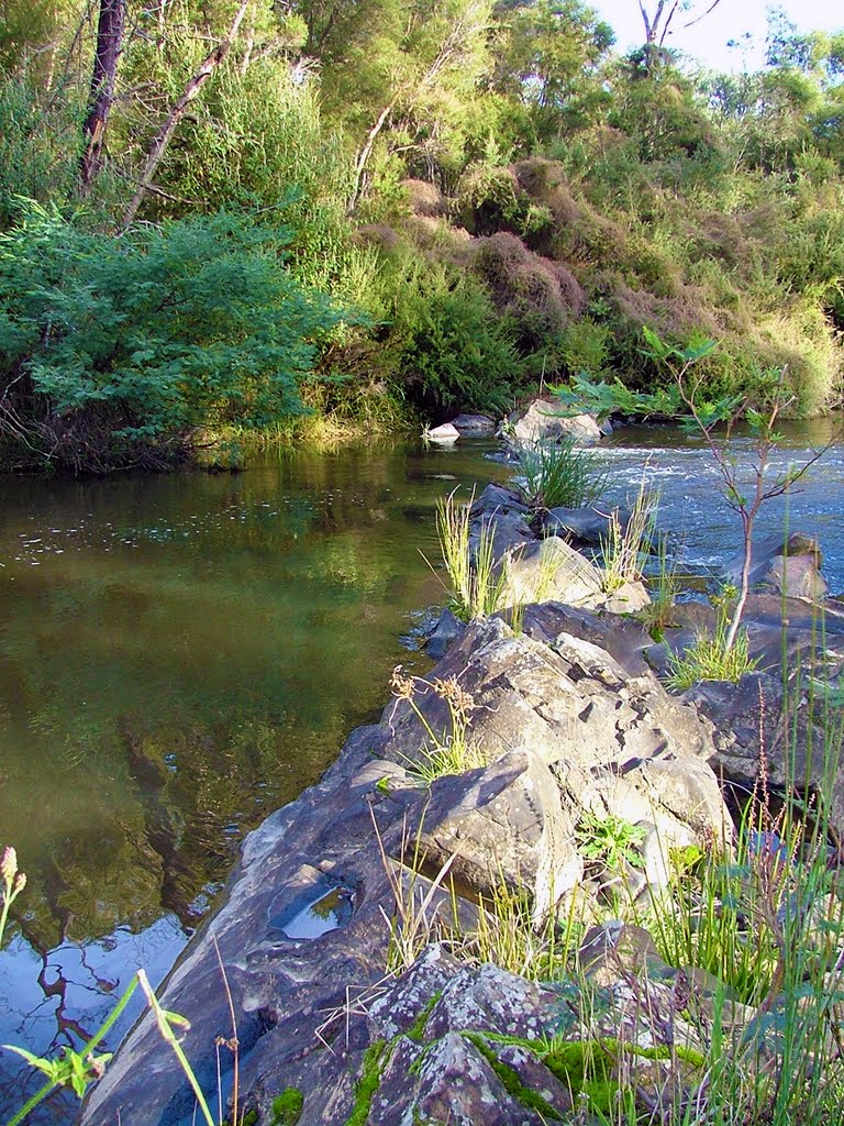 Rocks at yarra river Bourchiers rd, kangaroo ground by innadver