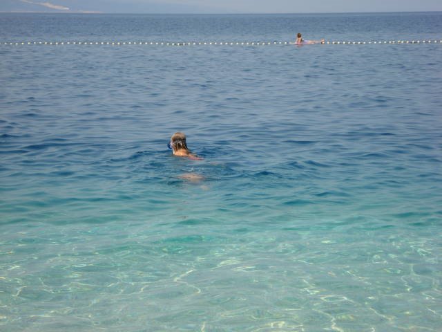 Crystal clear water at Punta Rata by Morten Smalby