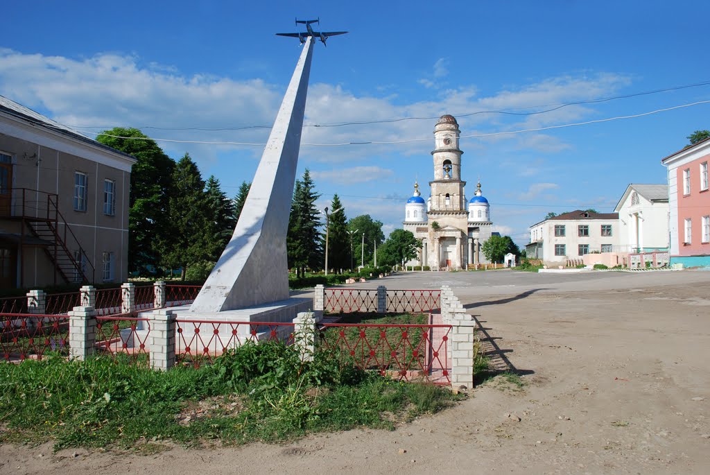 Мещовск. Памятник авиаторам на городской площади by Никита Игоревич Рыбин