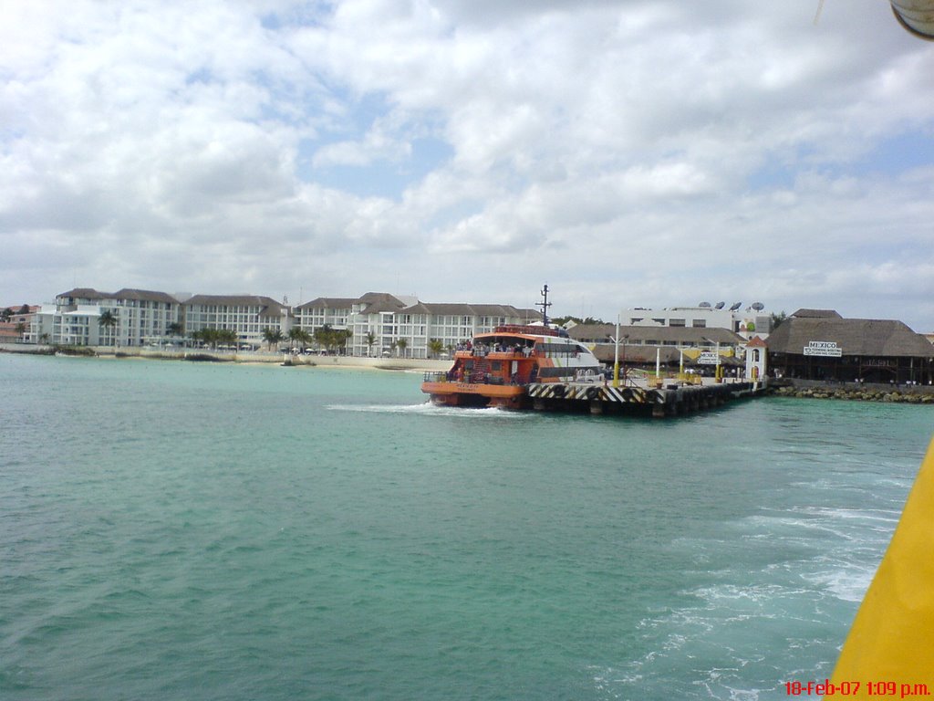 Salida del muelle by leonel treviño