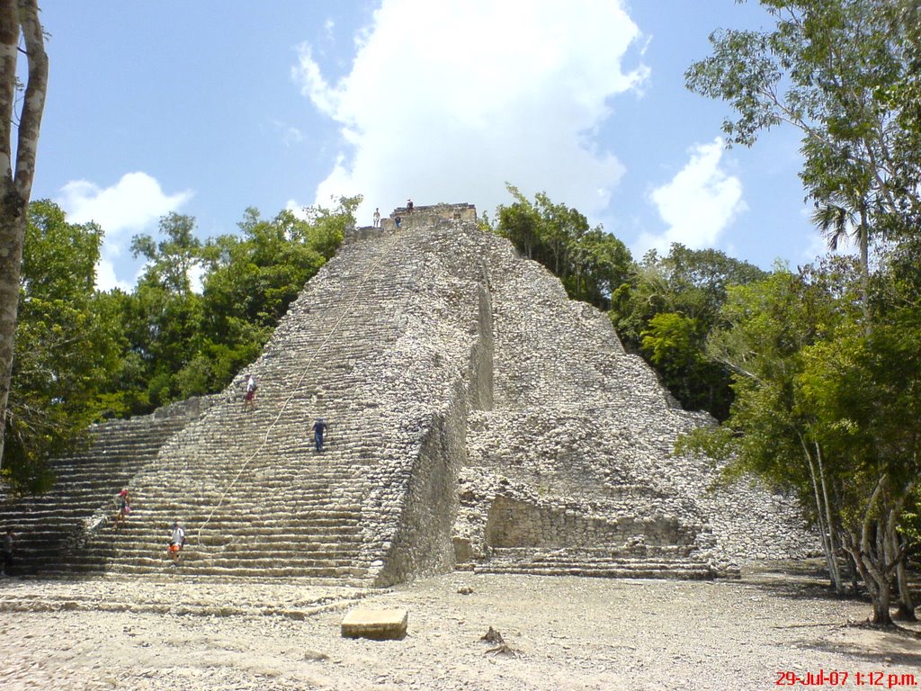 Gran piramide coba by leonel treviño