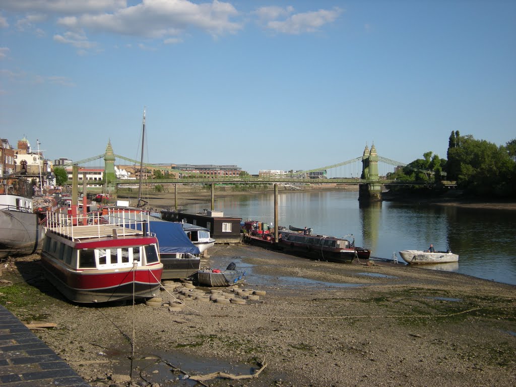 Hammersmith Bridge (Thames at low tide) by Bob_Lee